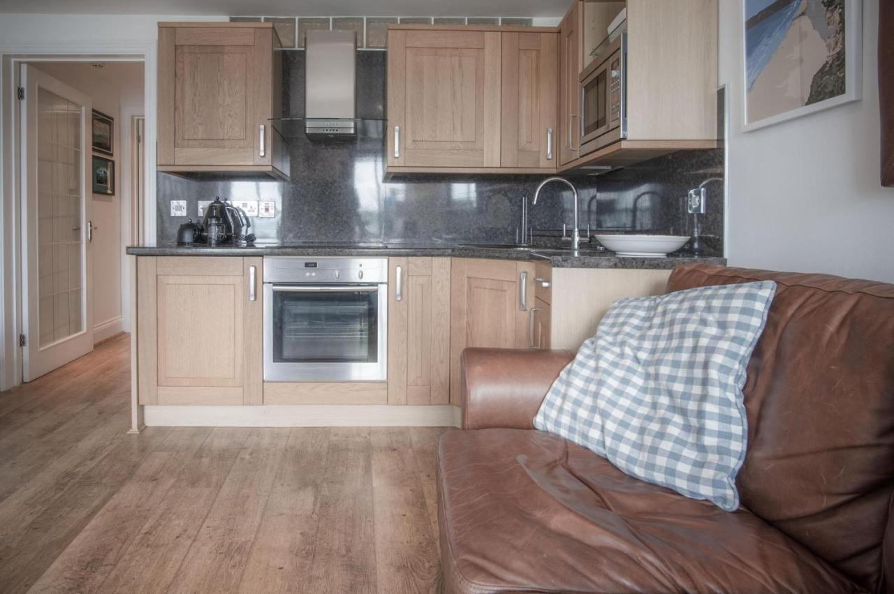 Goscar Court - 1 Bedroom Apartment - Tenby Exterior foto
